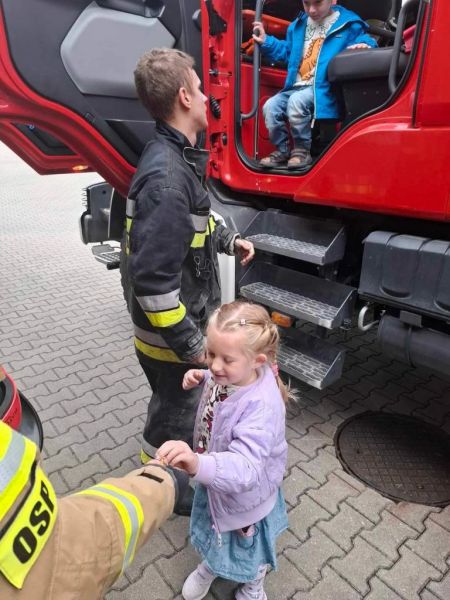 Próbna ewakuacja w przedszkolu 12 f_large_180887d75dd4b10b3c2c7535fc24c22e564338373828