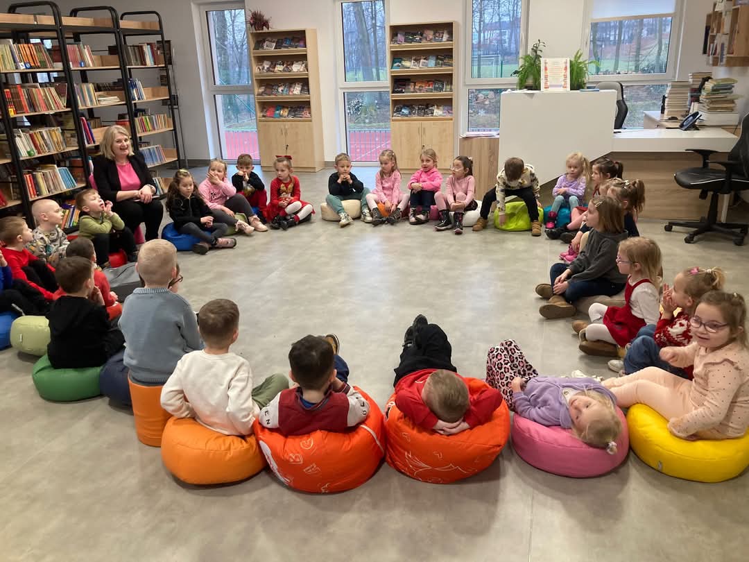 Walentynki w przedszkolu oraz walentynkowe warsztaty w Gminnej Bibliotece w Gnojniku 12 FB_IMG_1739702957552