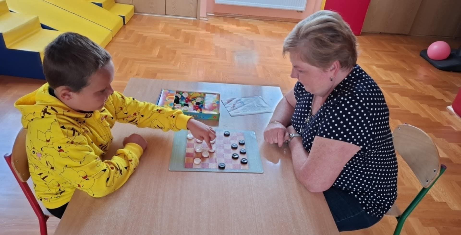 Rozgrywki warcabowe "Dzieci vs Nauczyciele i pracownicy" 1 FB_IMG_1750013904284