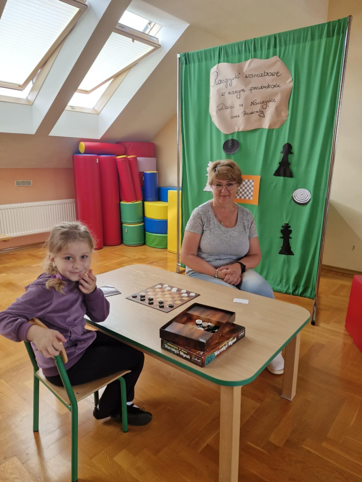 Rozgrywki warcabowe "Dzieci vs Nauczyciele i pracownicy" 6 FB_IMG_1750013925062