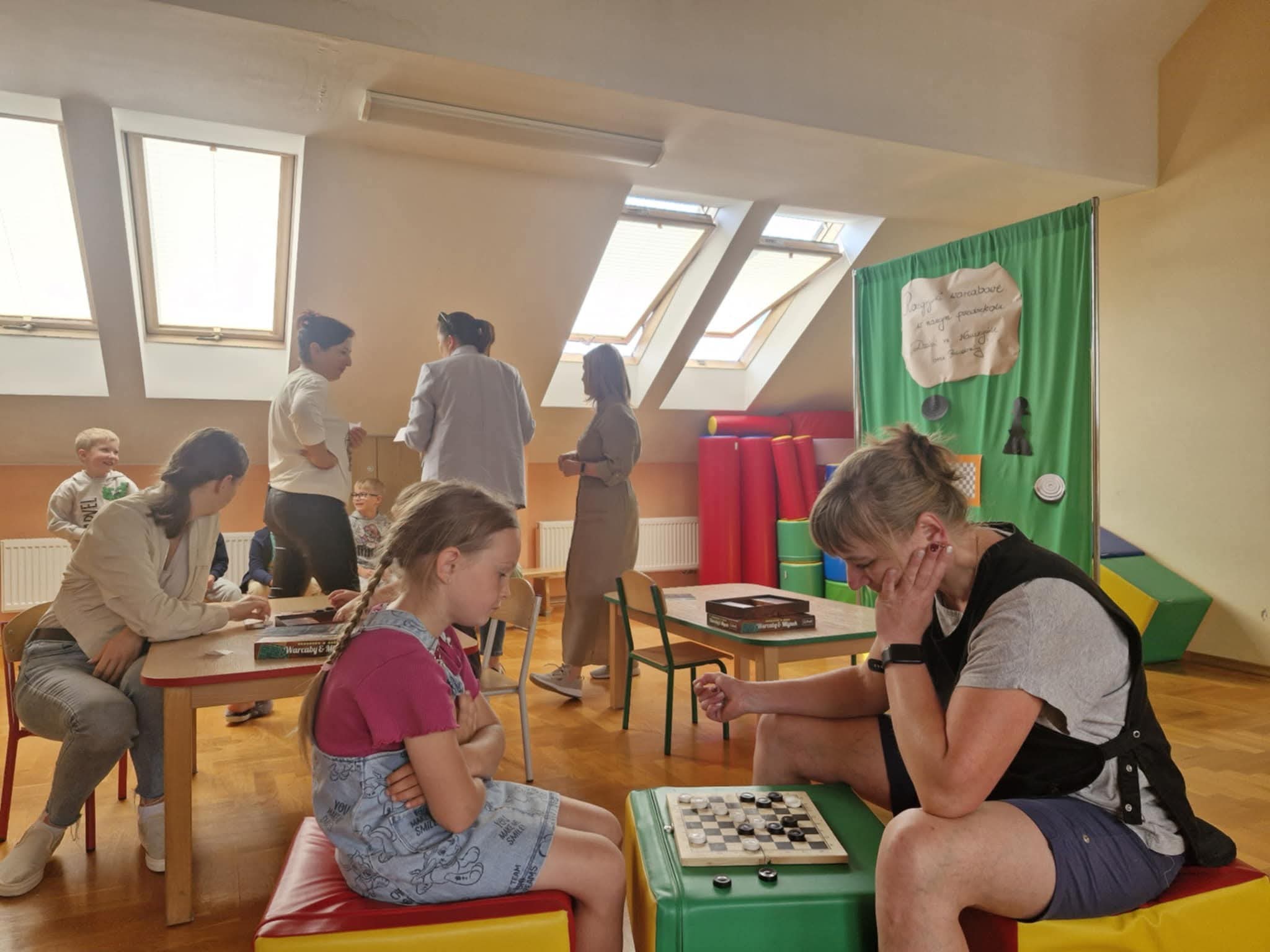 Rozgrywki warcabowe "Dzieci vs Nauczyciele i pracownicy" 11 FB_IMG_1750013939900