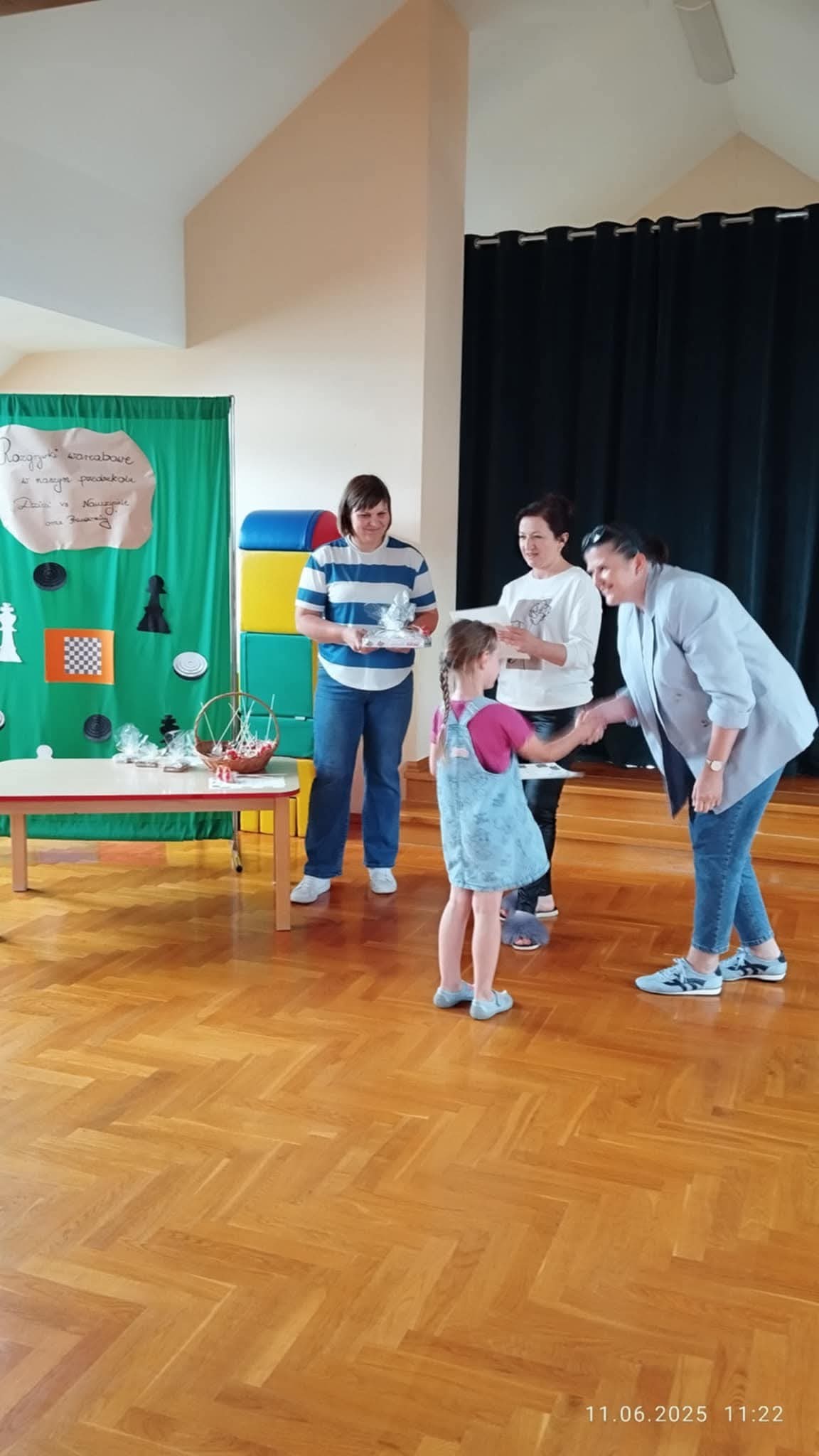 Rozgrywki warcabowe "Dzieci vs Nauczyciele i pracownicy" 13 FB_IMG_1750013955068