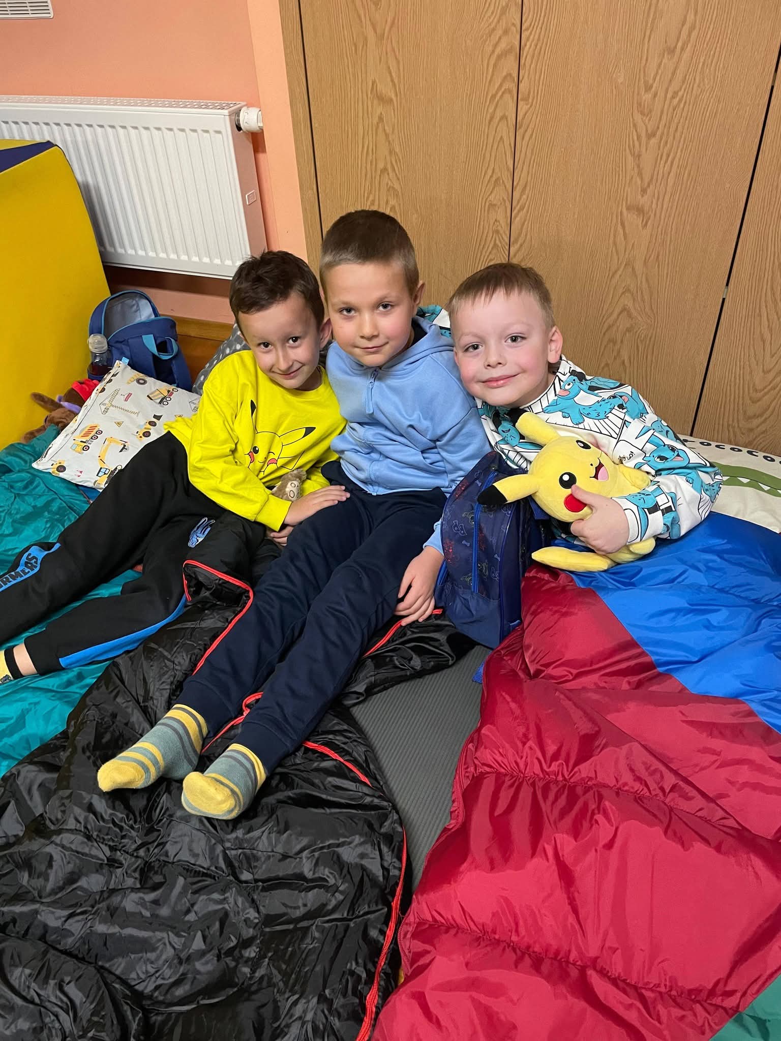 „Nocowanie na dywanie”